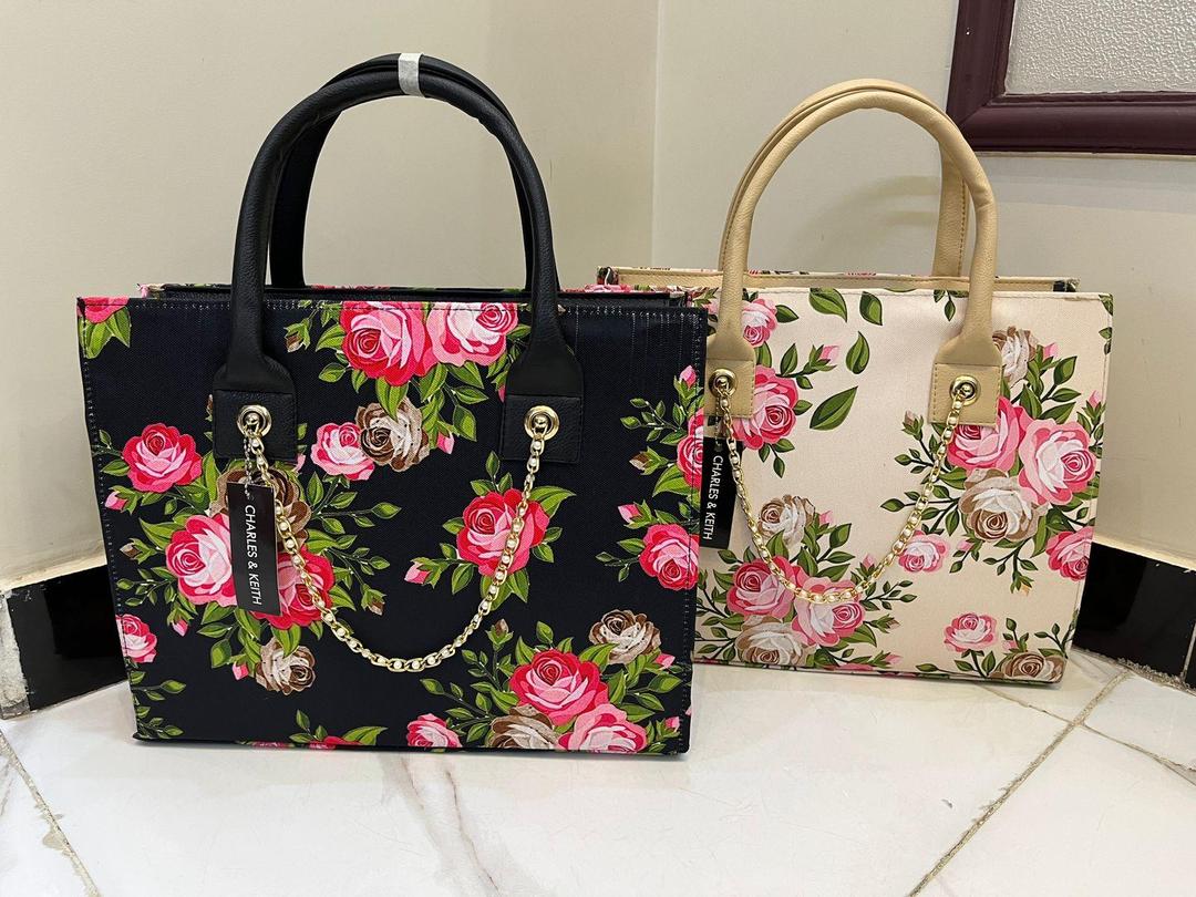 Girls stylish printed tote hand beg